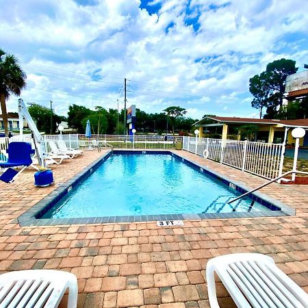 Economy Suites Cypress Gardens Bagian luar foto