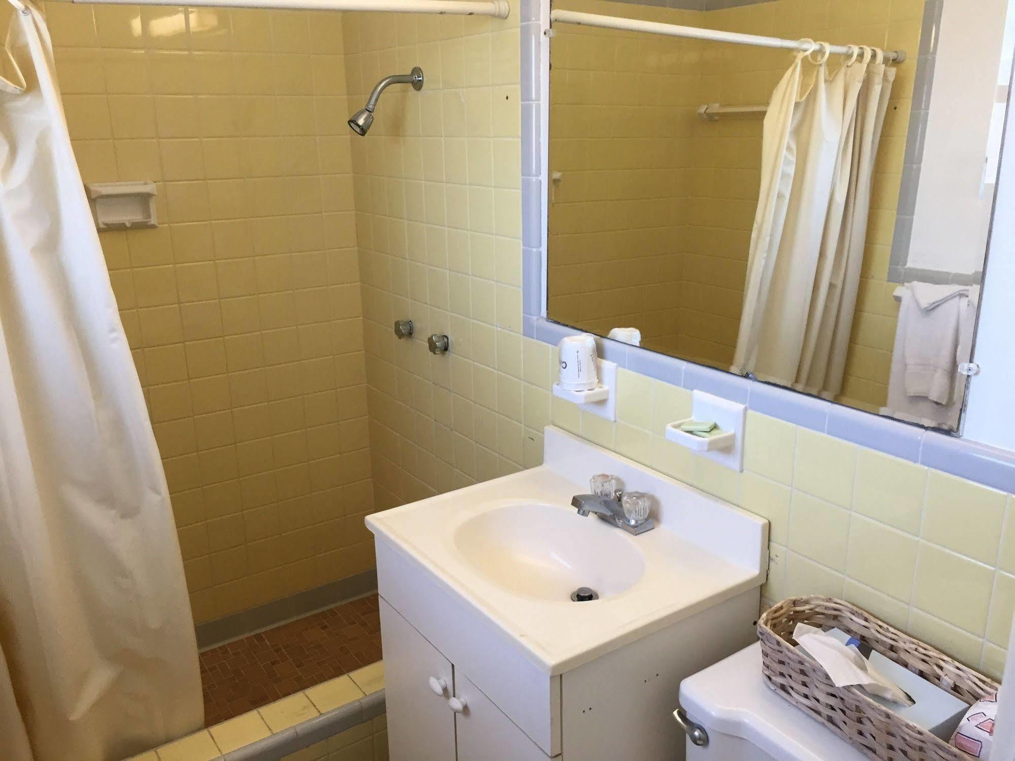 Economy Suites Cypress Gardens Bagian luar foto