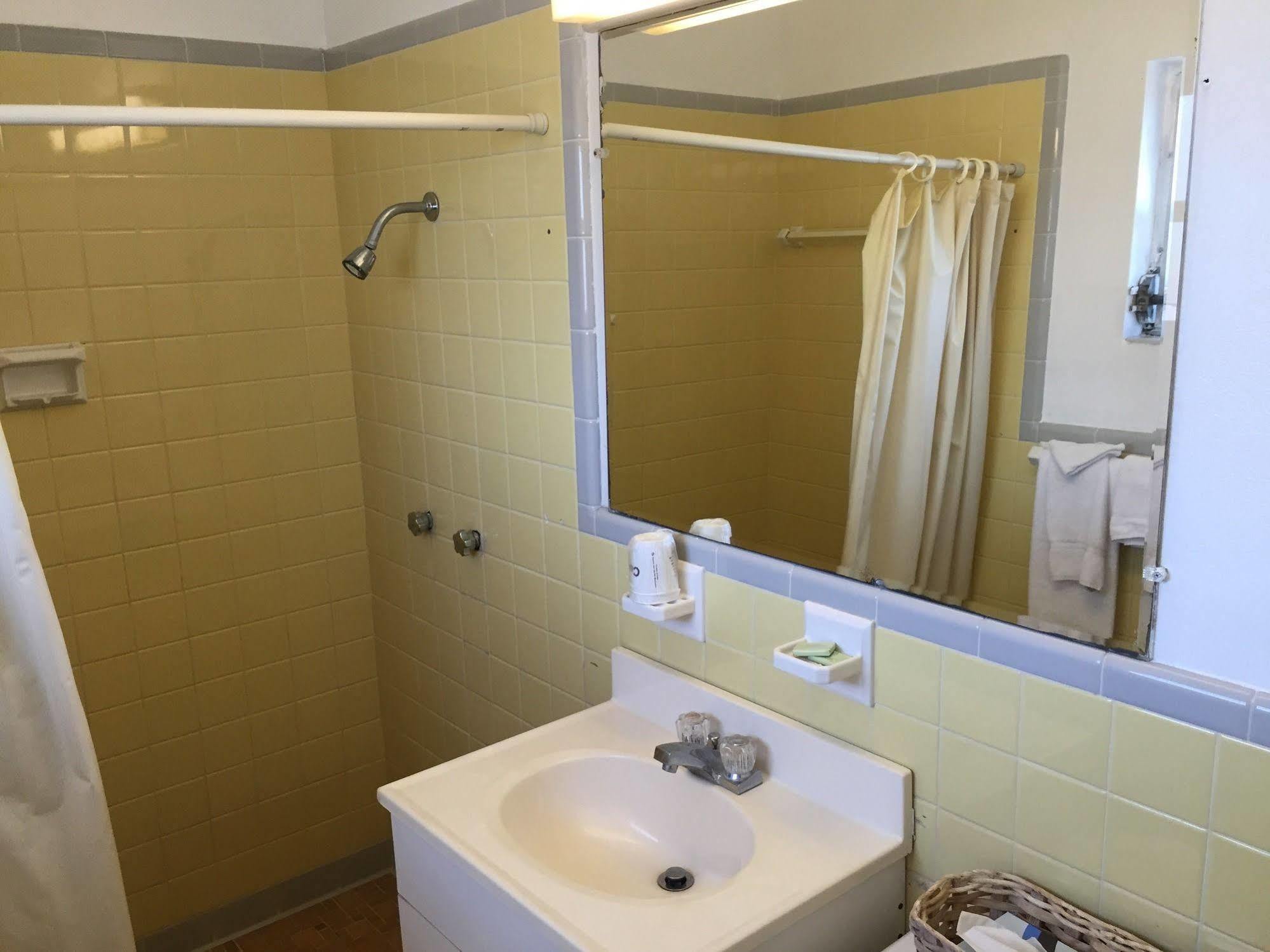 Economy Suites Cypress Gardens Bagian luar foto