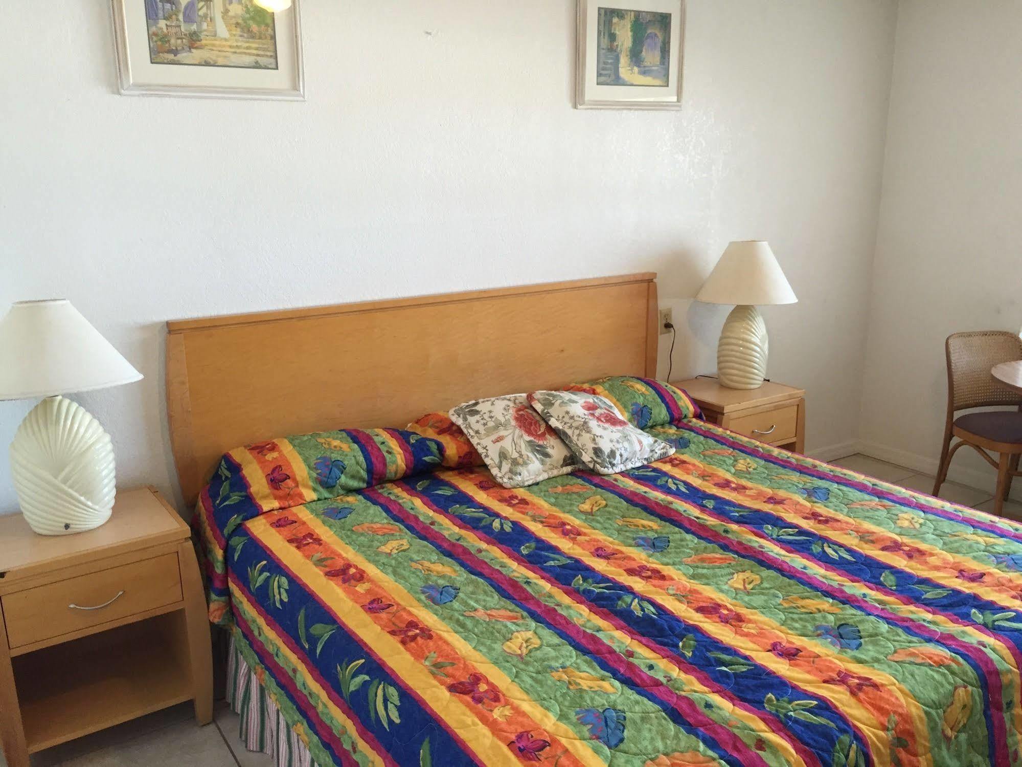 Economy Suites Cypress Gardens Bagian luar foto
