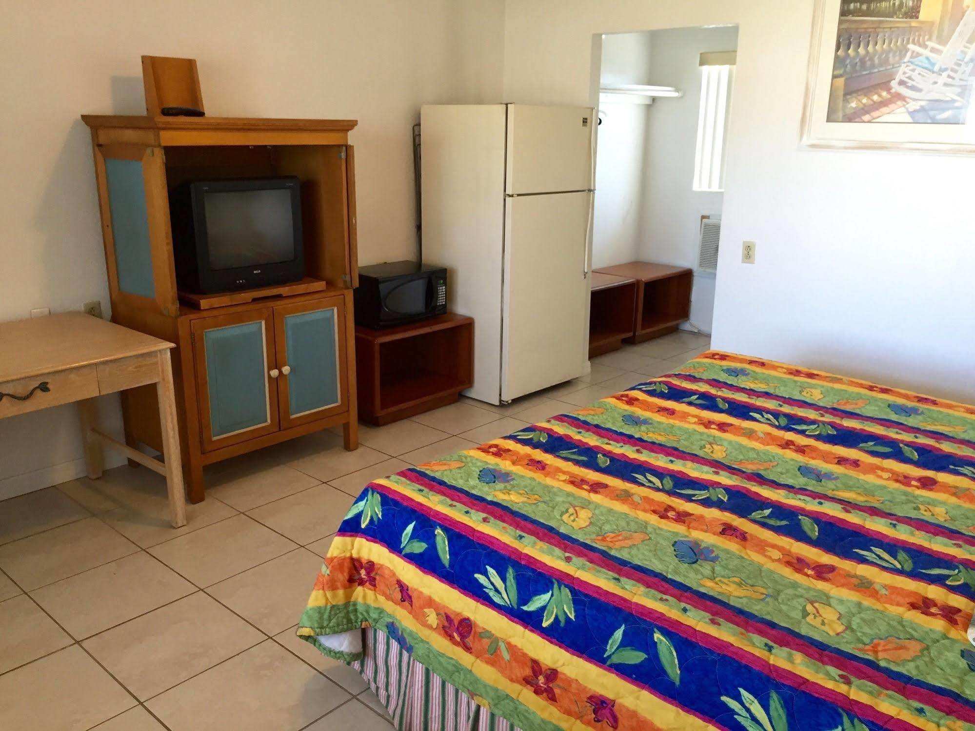Economy Suites Cypress Gardens Bagian luar foto