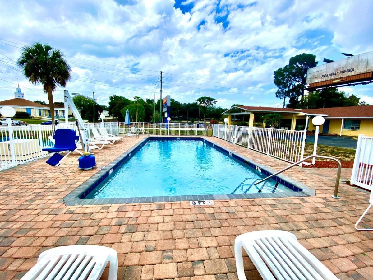 Economy Suites Cypress Gardens Bagian luar foto
